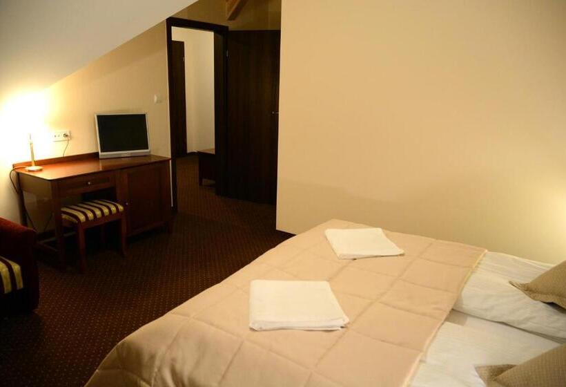 דירת חדר, Dworek Jamneński