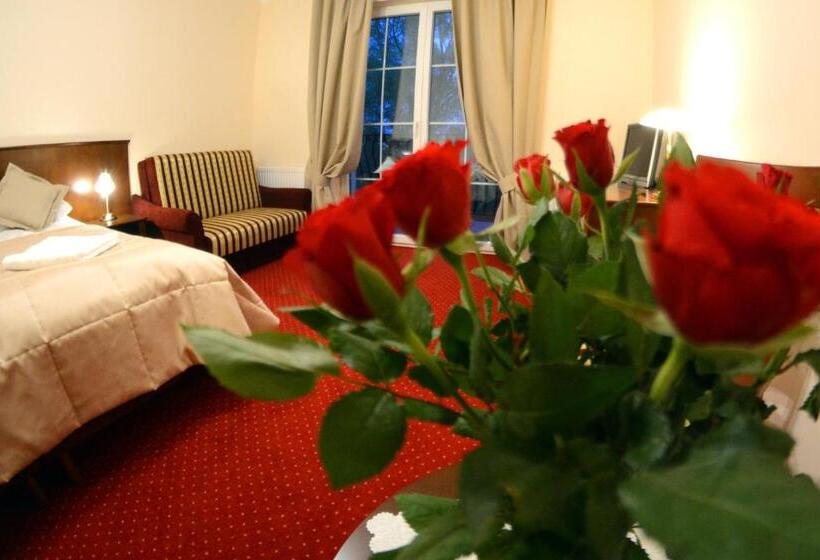 דירת חדר, Dworek Jamneński