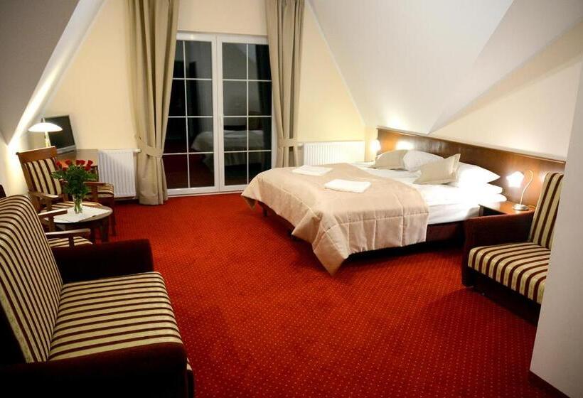 חדר סטנדרטי לחמישה אנשים, Dworek Jamneński