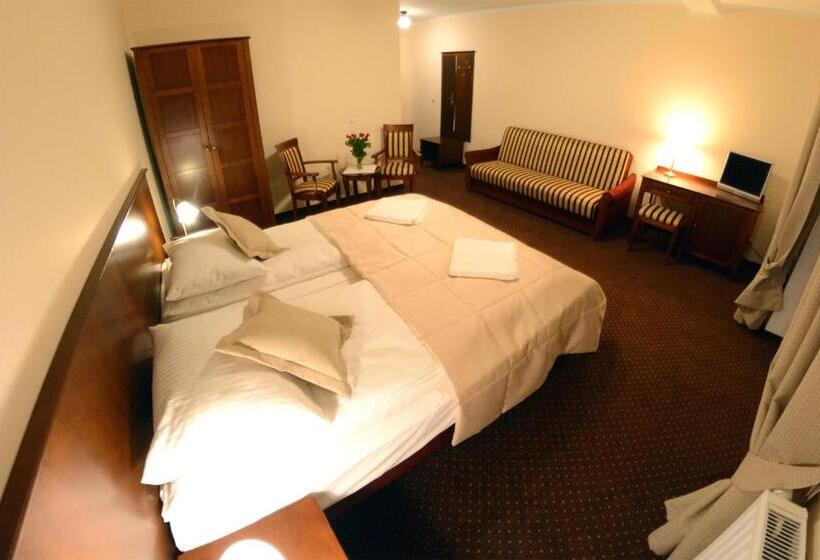 חדר לארבעה סטנדרטי עם מרפסת, Dworek Jamneński