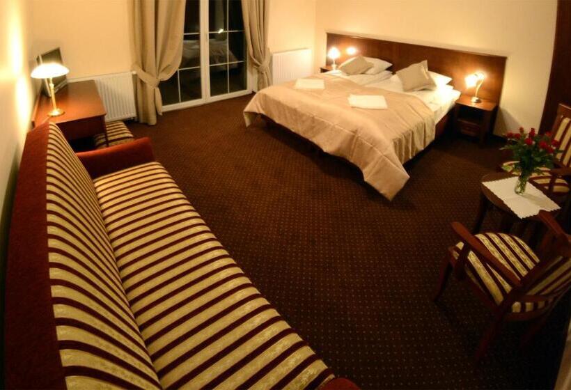 חדר לארבעה סטנדרטי עם מרפסת, Dworek Jamneński