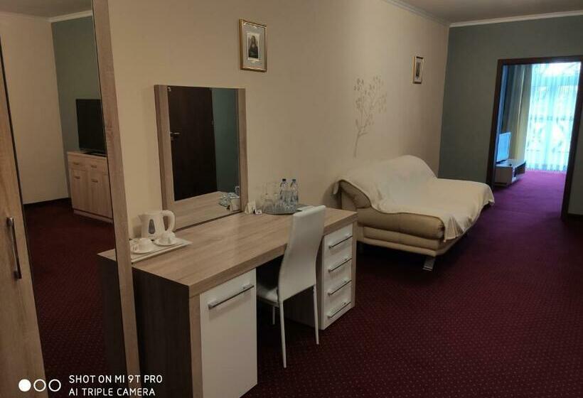 דירת חדר עם טרסה, Dworek Peszków