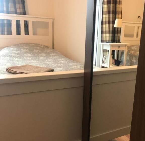 スタンダードトリプルルーム, Route 7 Rooms