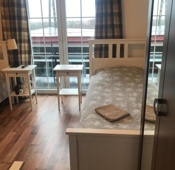 スタンダードトリプルルーム, Route 7 Rooms