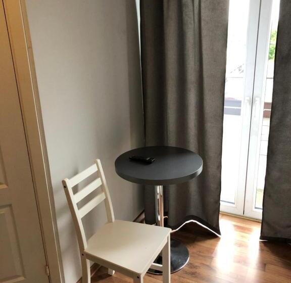 スタンダードルーム, Route 7 Rooms