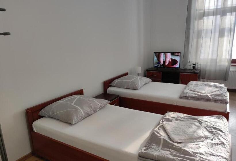 اتاق استاندارد, Hostel 36