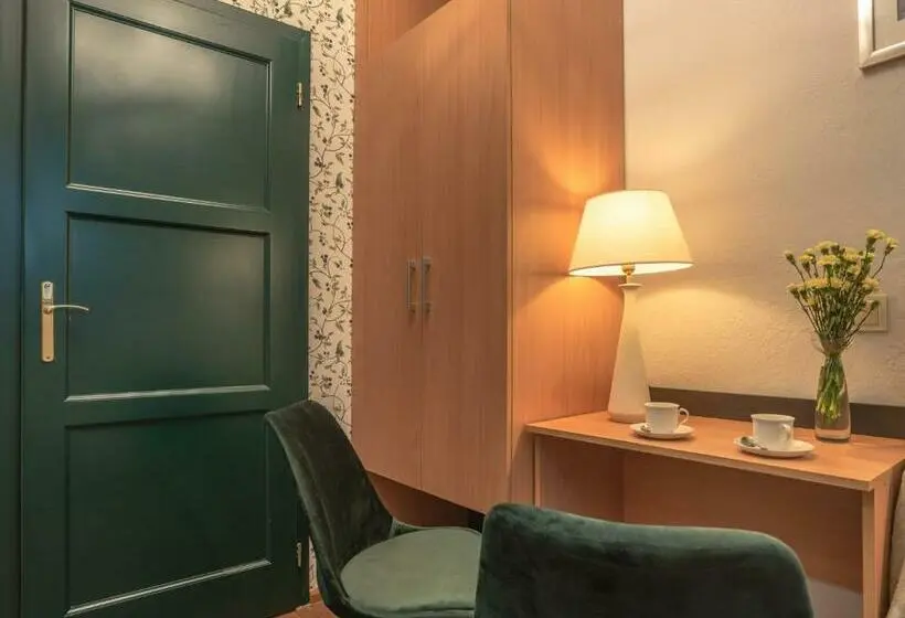 Economy Triple Room, Dom Potok