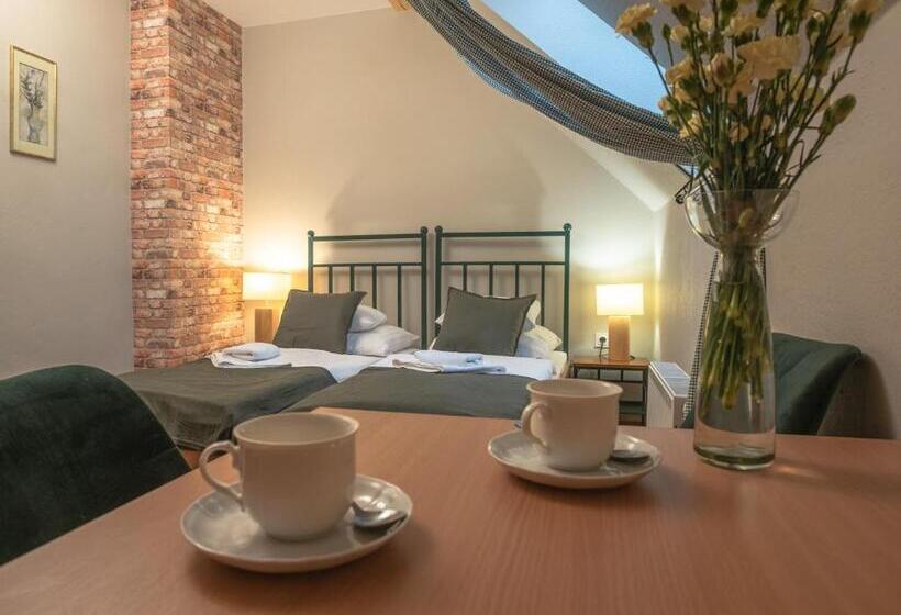 Номер Стандарт, Dom Potok