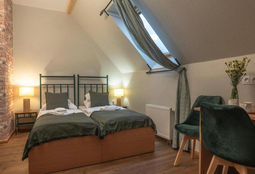 Номер Стандарт, Dom Potok