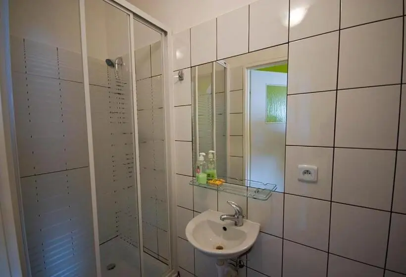 Chambre Standard, Iskra