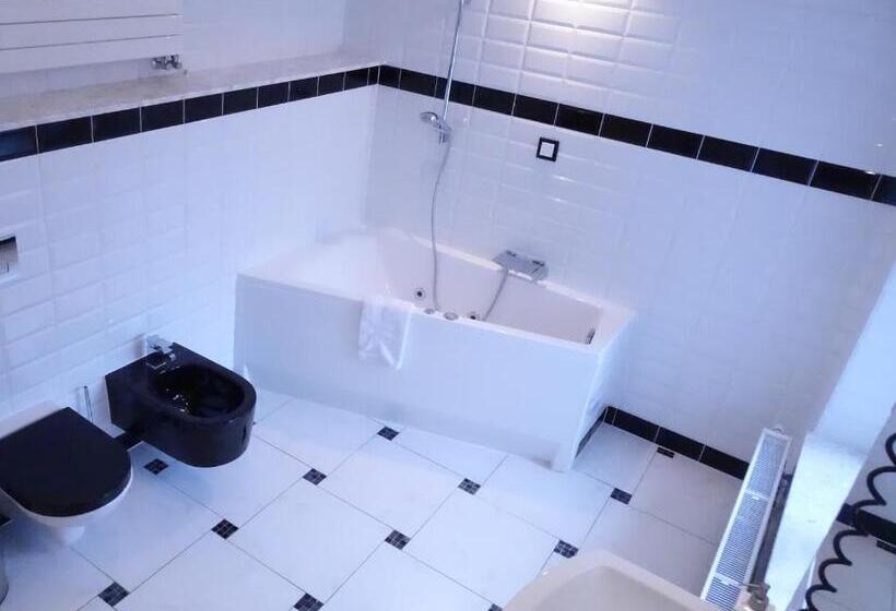 スタンダードスタジオ, Noclegi U Kawalca