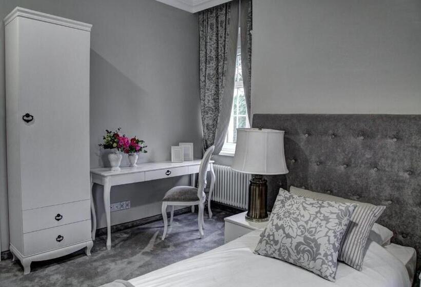 חדר דלוקס, Pałac W Bądzowie