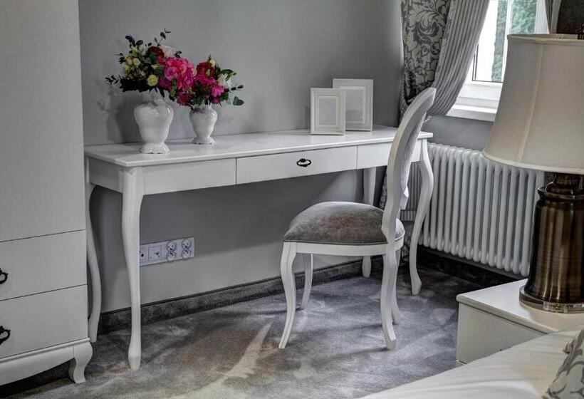 חדר דלוקס, Pałac W Bądzowie