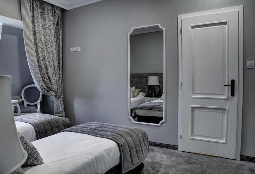 חדר דלוקס, Pałac W Bądzowie