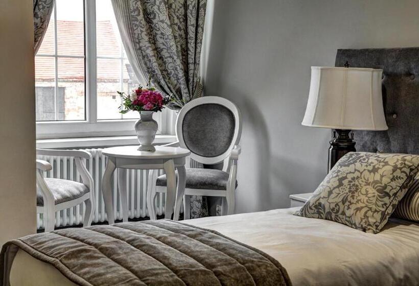 חדר דלוקס, Pałac W Bądzowie