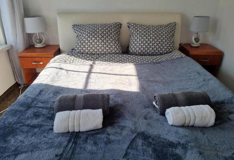 חדר סטנדרט לשלושה, Przy żelaznym Moście