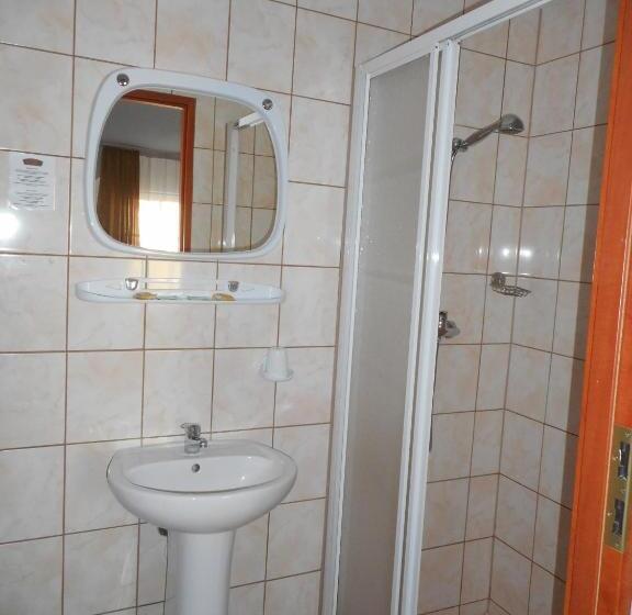 חדר סטנדרט לשלושה, Przy żelaznym Moście