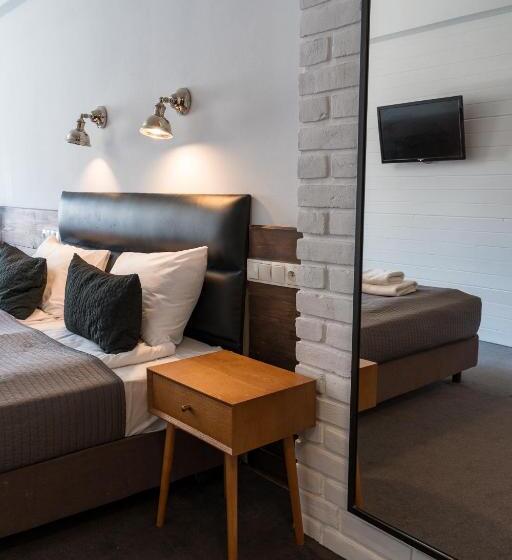 اتاق سوپریور با چشم‌انداز شهر, Trybunalska