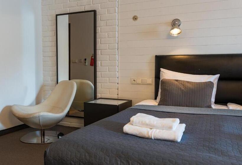 اتاق سوپریور با چشم‌انداز شهر, Trybunalska