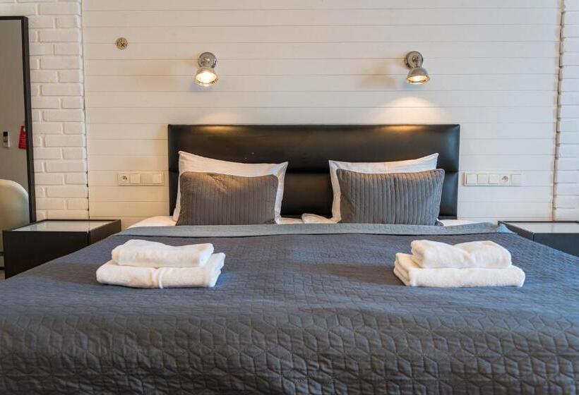 اتاق سوپریور با چشم‌انداز شهر, Trybunalska