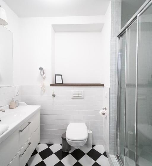 اتاق اکونومی یک تخته, Trybunalska