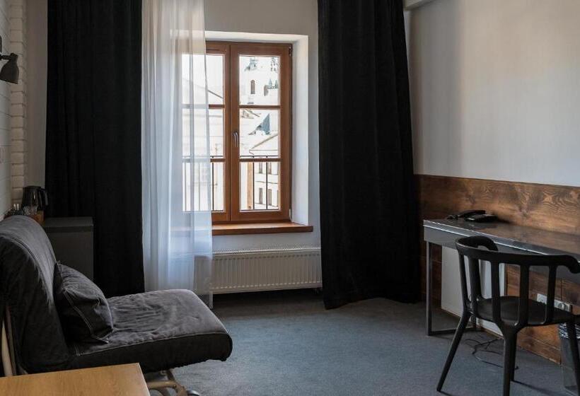 اتاق سوپریور با چشم‌انداز شهر, Trybunalska