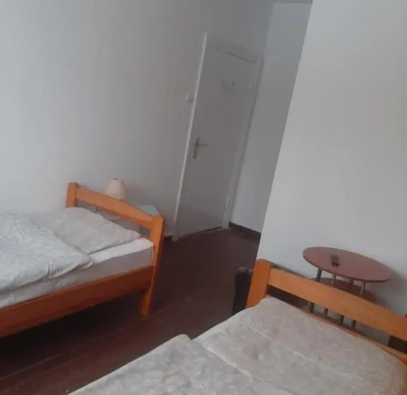 Basic-huone, Villa Centrum