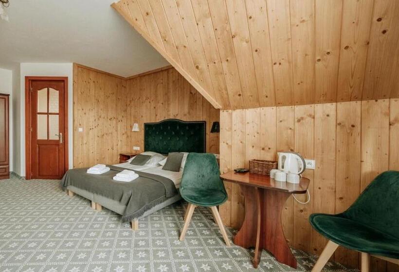 חדר סטנדרט לשלושה עם מרפסת, Willa Swoboda Garden Spa