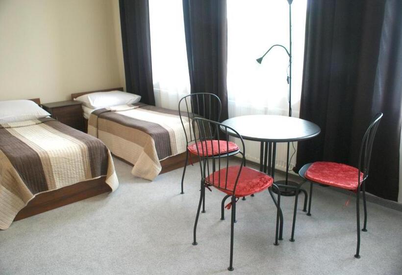 اتاق استاندارد سه نفره, Hostel Zamość   Pokoje Gościnne