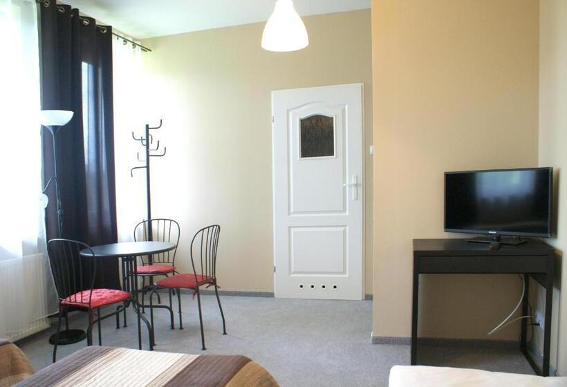 اتاق استاندارد سه نفره, Hostel Zamość   Pokoje Gościnne