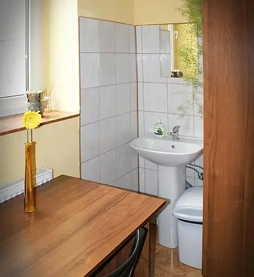 浴室共有スタンダード４人用ルーム, Hostel Zamość   Pokoje Gościnne