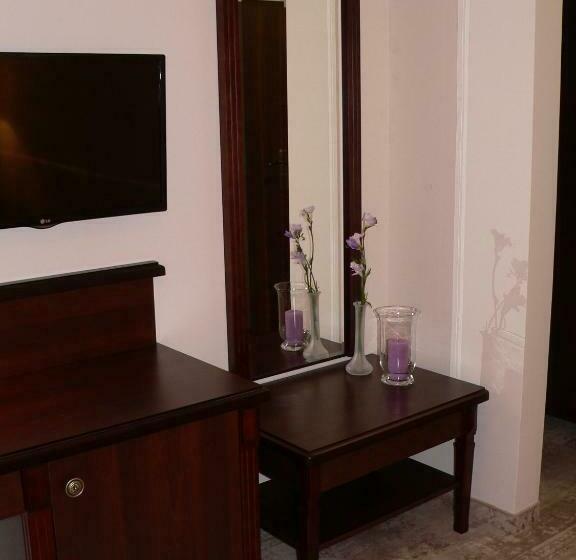 اتاق استاندارد سه نفره, Biały Dwór