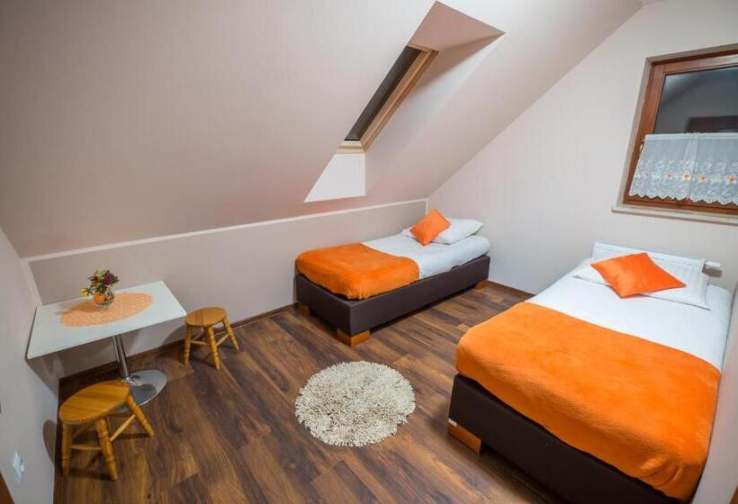 اتاق لوکس خانوادگی, Dolce Vita