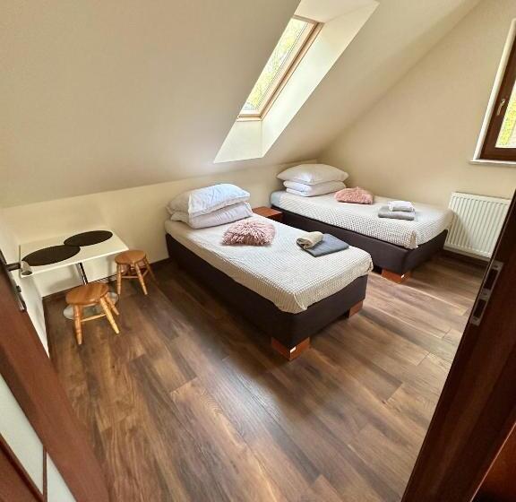 اتاق لوکس خانوادگی, Dolce Vita