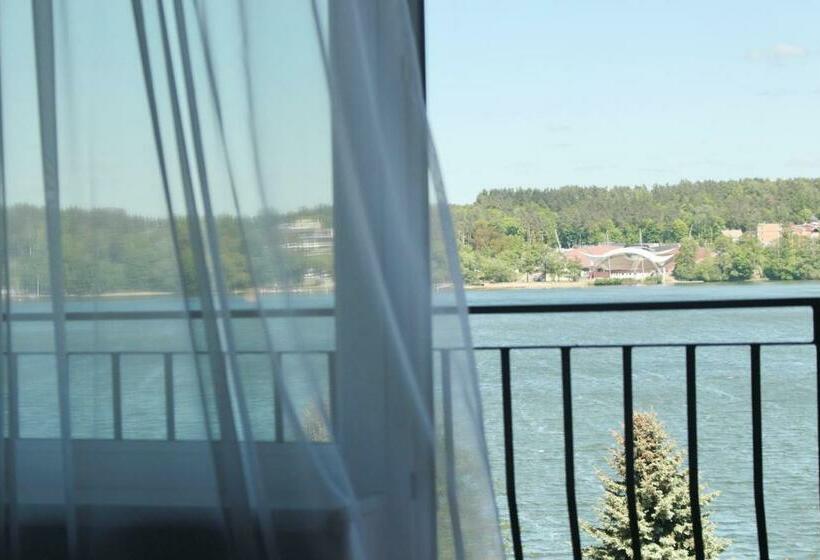 اتاق استاندارد با چشمانداز دریاچه, Huszcza