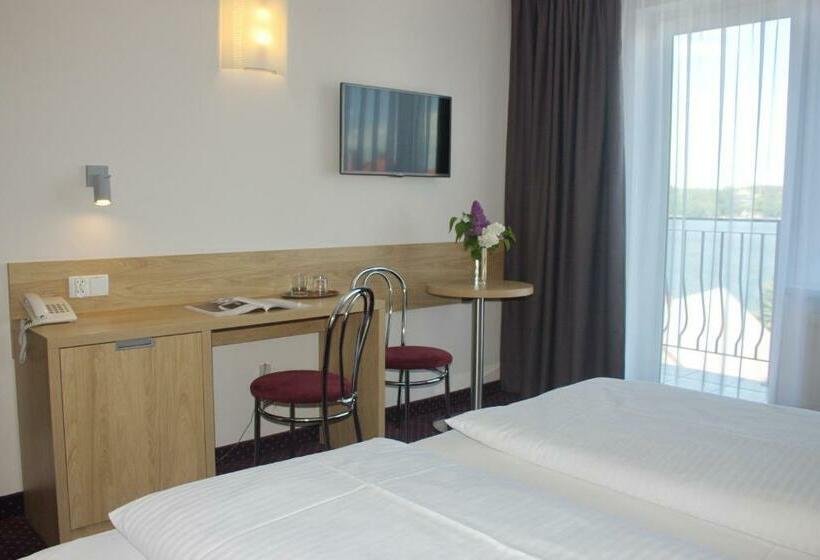 اتاق استاندارد با چشمانداز دریاچه, Huszcza