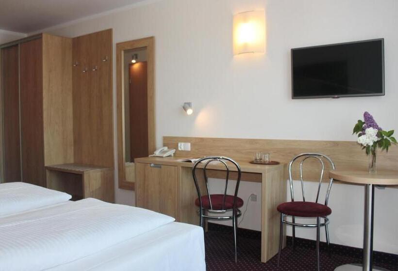 اتاق استاندارد با چشمانداز دریاچه, Huszcza