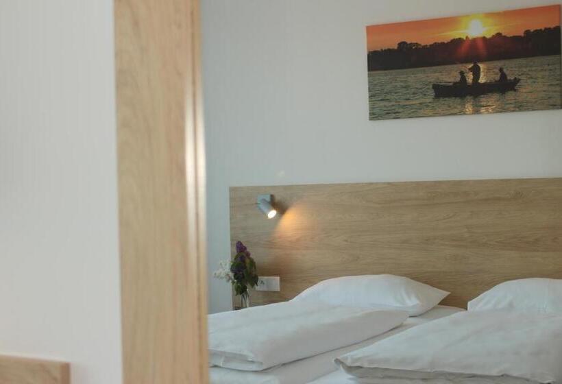 اتاق استاندارد با چشمانداز دریاچه, Huszcza