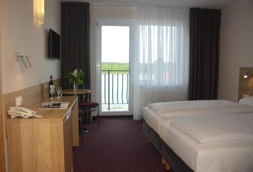 اتاق استاندارد با چشمانداز دریاچه, Huszcza