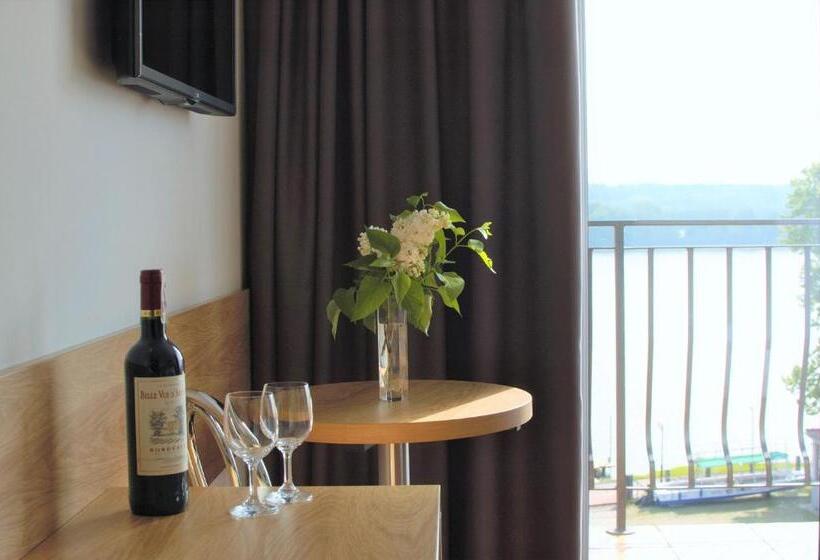 اتاق استاندارد با چشمانداز دریاچه, Huszcza