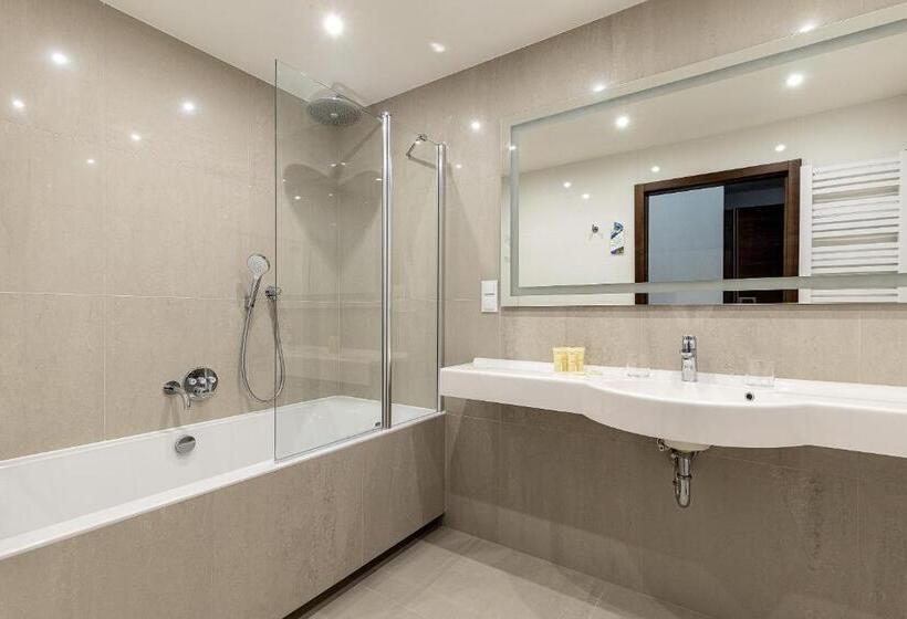 דירת שני חדרים, Meridian