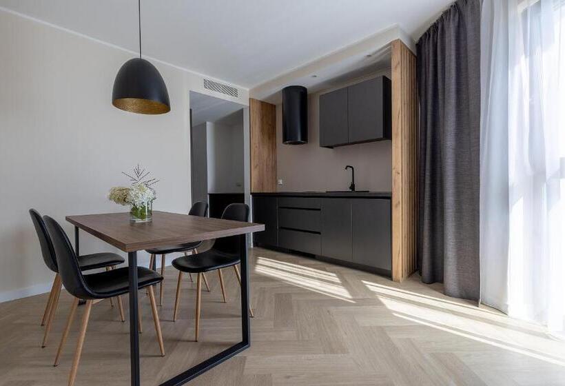 דירת שני חדרים, Meridian