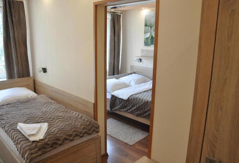 컴포트 트리플 룸, Mis