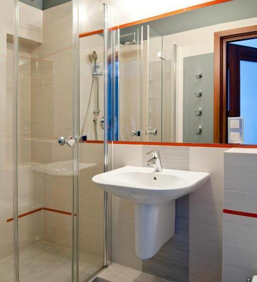 اتاق استاندارد چهار تخته, Młoda Europa