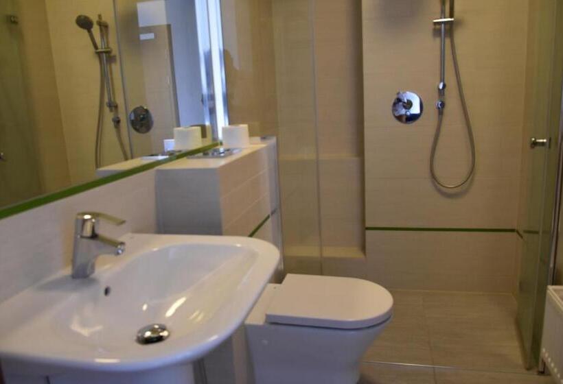 اتاق استاندارد سه نفره, Młoda Europa