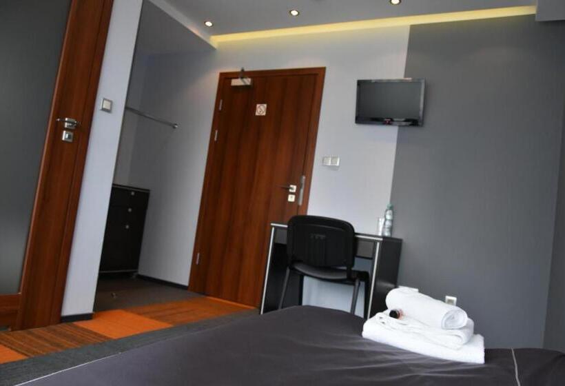 اتاق استاندارد یک نفره, Młoda Europa