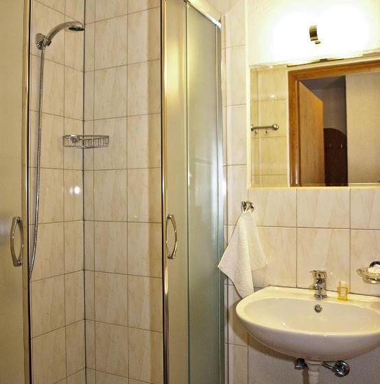 اتاق استاندارد سه نفره, Noclegi Helvet