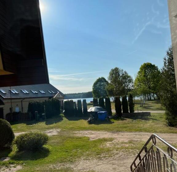 דירת חדר, Paradise