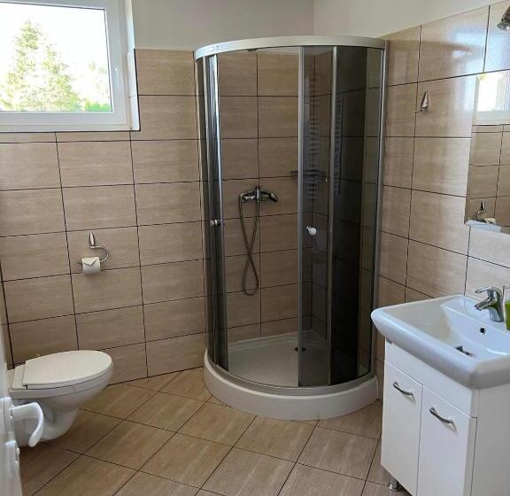 דירת חדר, Paradise