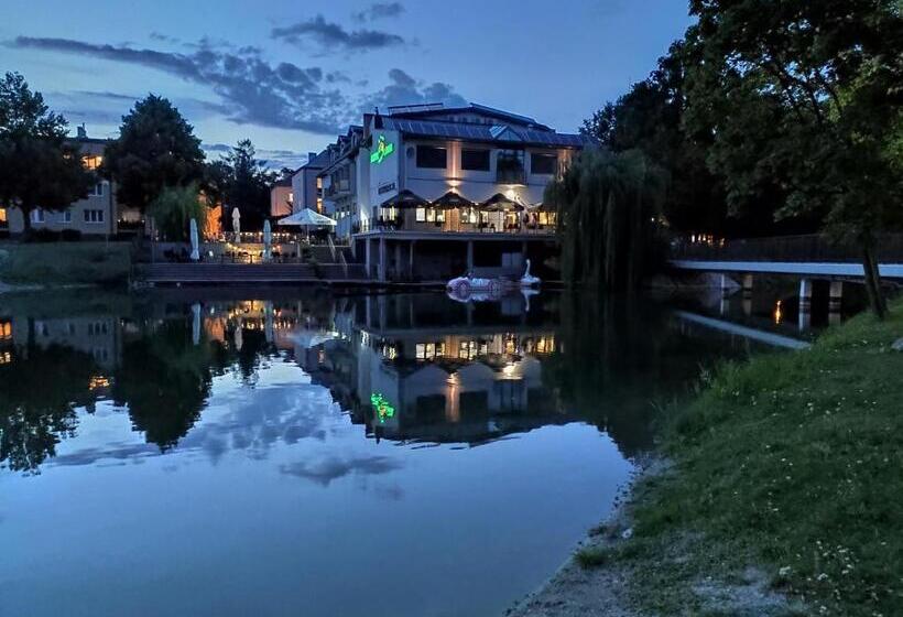 חדר סופריור, Słowik